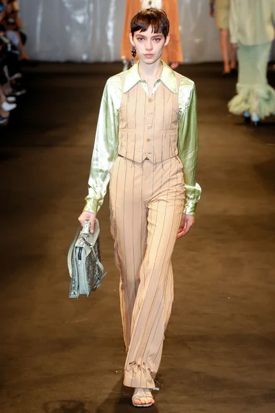 Look 15